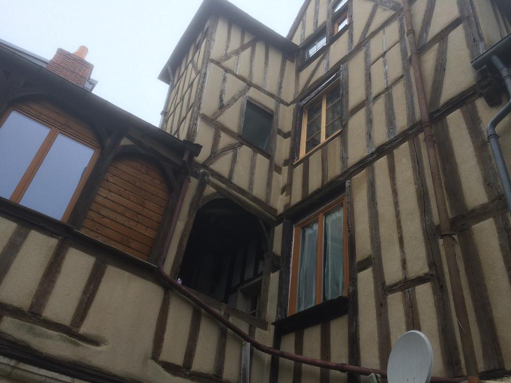 L'Appartement De La Maison Du Theatre Saint Bonnet Bourges Værelse billede